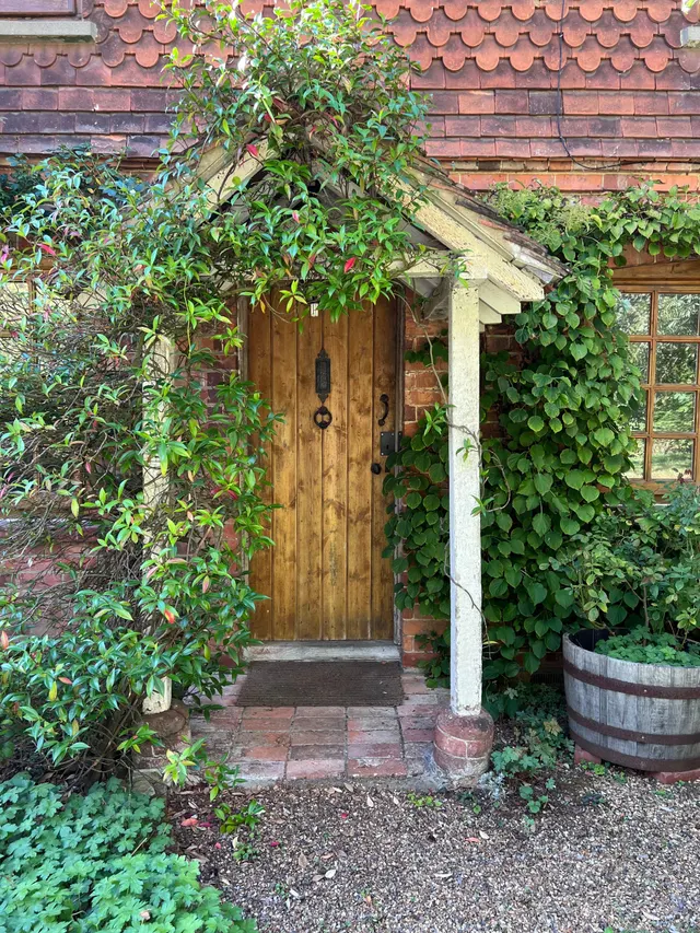 The Common, Cranleigh, GU6, photo 2