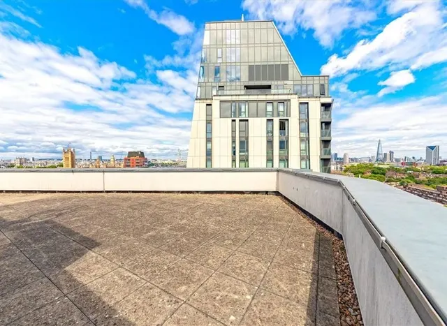 Photo 3 — Salamanca Place, Vauxhall, SE1