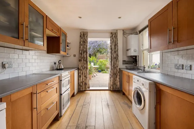 Photo 3 — Lytton Road, Leytonstone