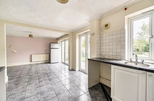 Basingstoke Road, Reading, RG2, photo 2