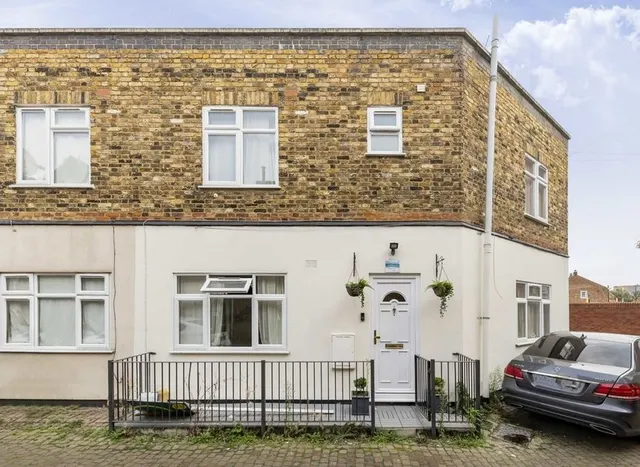 Gladstone Mews, Wood Green, N22, photo 1
