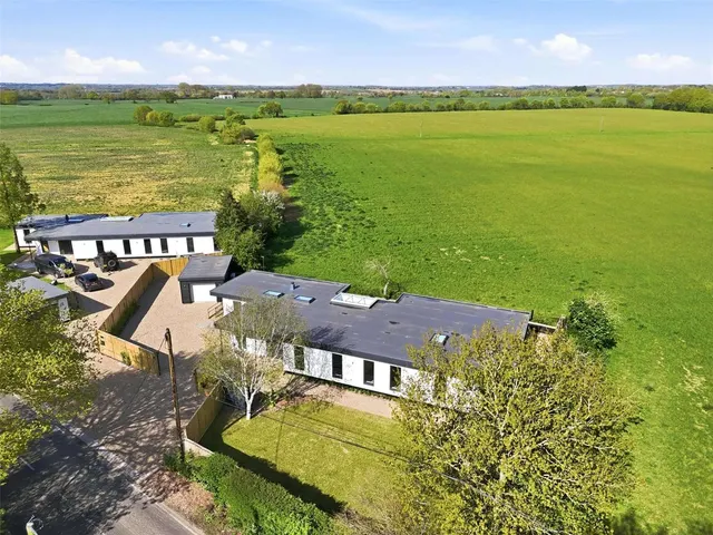 Gransmore Green, Felsted, Dunmow, Essex, CM6 3LA, photo 1