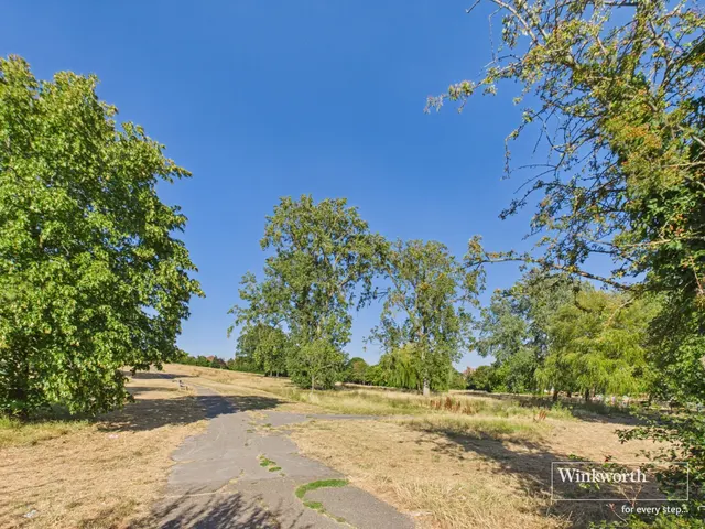 Townsend Lane, Kingsbury, London, NW9, photo 1