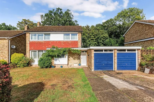 Phillips Close, Headley, GU35, photo 1