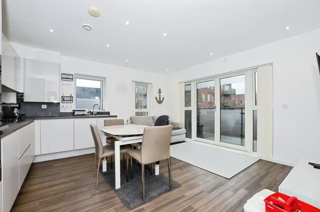 Bucknall Place, Watford, WD19, photo 1