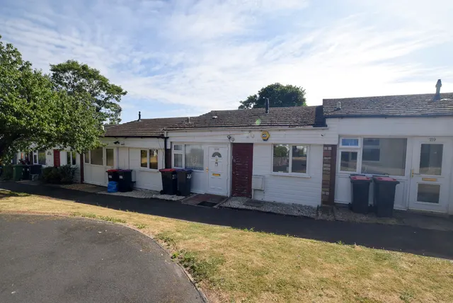 Burford, Brookside, TF3, photo 1
