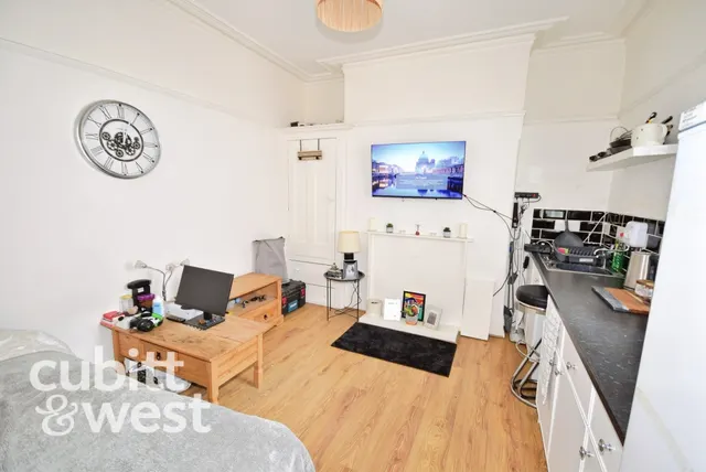 DEPOSIT ALTERNATIVE AVAILABLE London Road, Portsmouth, PO2, photo 2