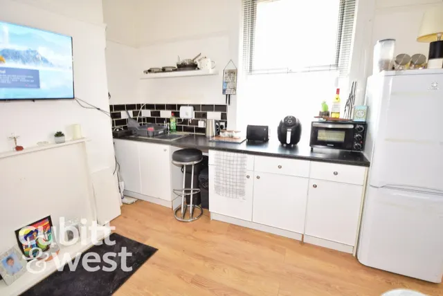 DEPOSIT ALTERNATIVE AVAILABLE London Road, Portsmouth, PO2, photo 3