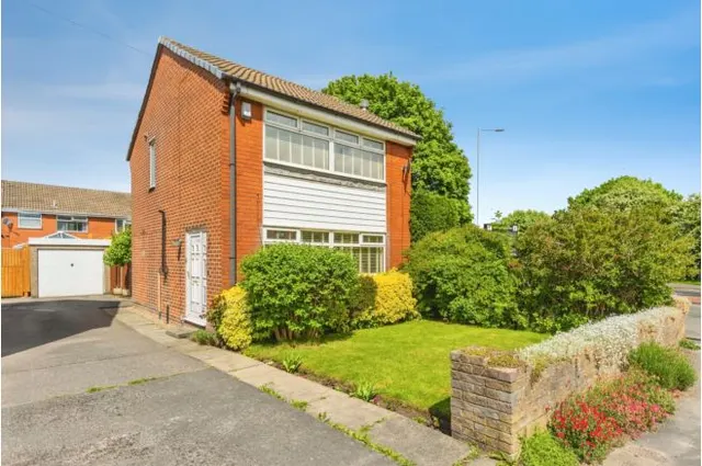 Ashlands Drive, Manchester, M34, photo 1