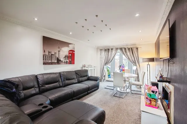 Lindhurst Road, Athersley North, S71, photo 2