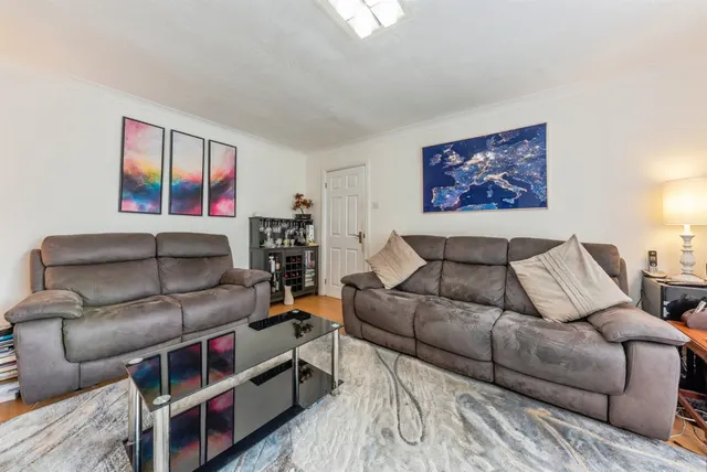 Thorold Road, Barrowby, NG32, photo 3