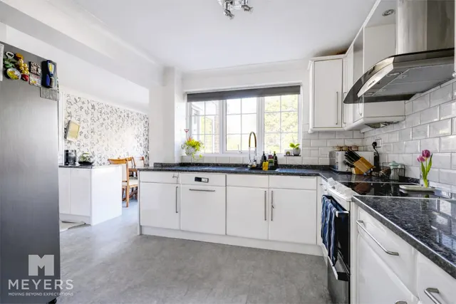 Anne Close, Christchurch, BH23, photo 2