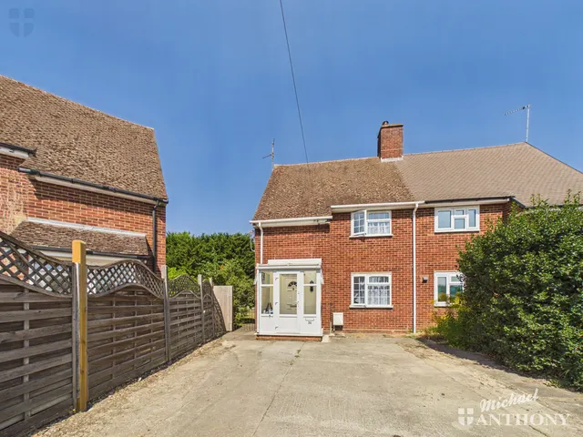 Walton Place, Weston Turville, Aylesbury, HP22 5RD, photo 1