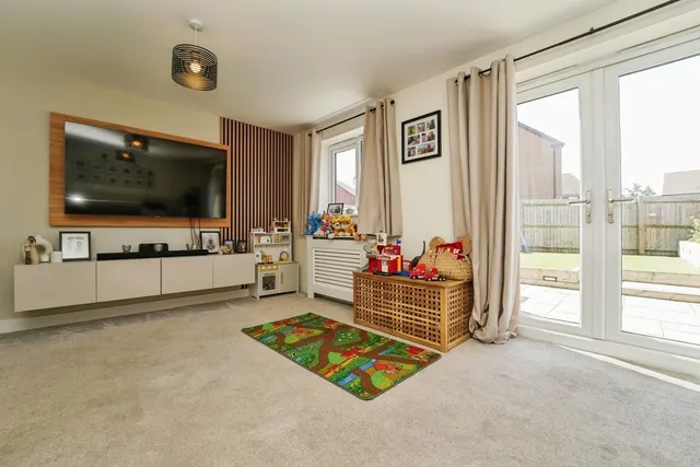 Photo 3 — Rudge Close, Hardwicke, Gloucester, Gloucestershire, GL2