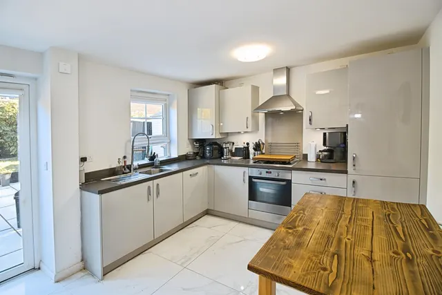 Martina Close, Fairfields, MK11, photo 3