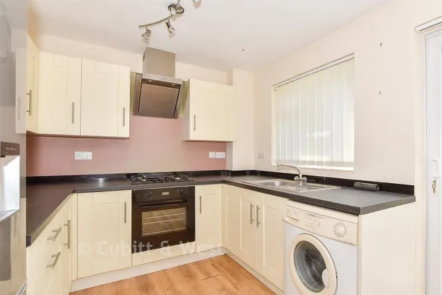 Glebelands, Pulborough, RH20, photo 2