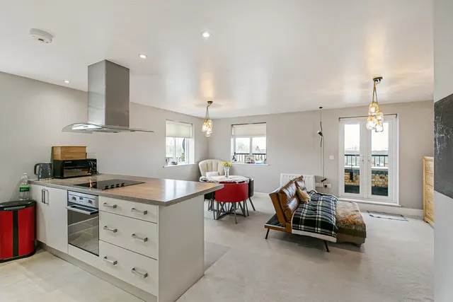 Staines Road West, Sunbury-on-Thames, TW16, photo 2