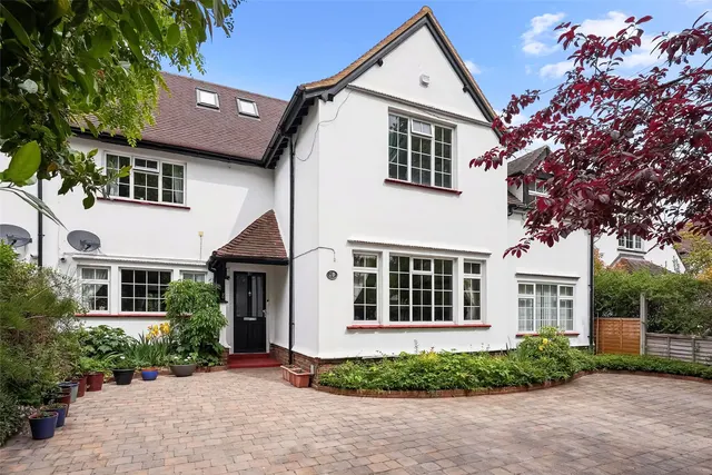 Courtlands Avenue, Hampton, TW12 3NT, photo 1