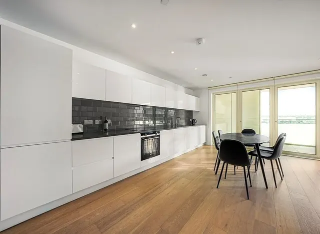 Royal Crest Avenue, Royal Wharf, E16, photo 3