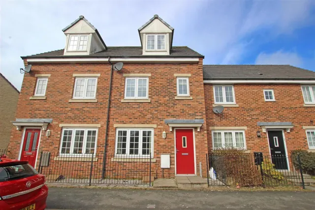 Gifford Way, Darwen, BB3 3BF, photo 1
