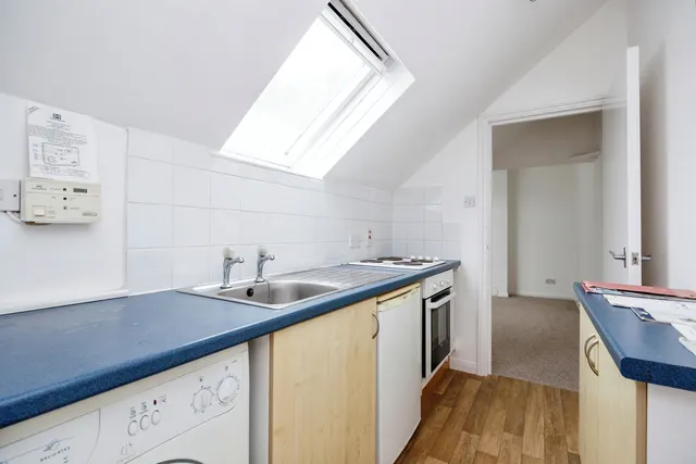 York Road, Guildford, GU1, photo 2