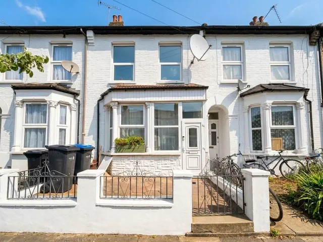 Cheddington Road, N18, photo 1