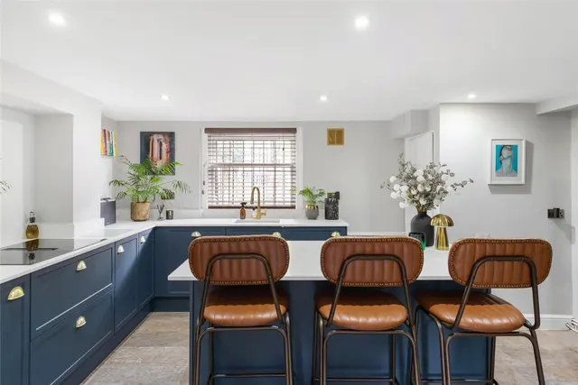 Camberwell New Road, London, SE5, photo 1