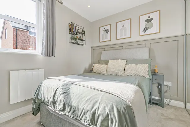 Guildford Road, Chertsey, KT16, photo 1