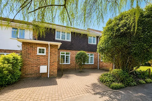 Barrards Way, Seer Green, HP9, photo 1