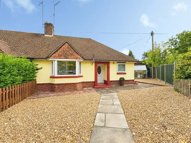 Stilwell Close, Yateley, GU46, photo 1