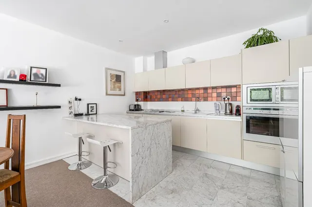 Melliss Avenue, Kew, TW9, photo 2