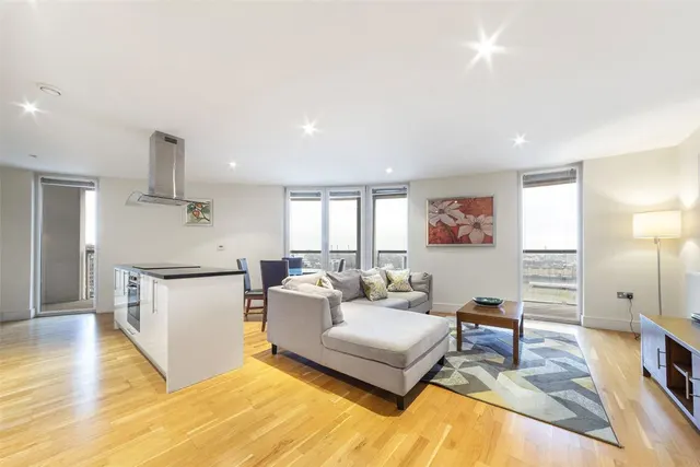 28 Quadrant Walk, Canary Wharf, photo 1
