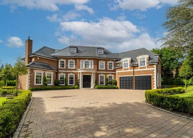 Moles Hill, Oxshott, KT22, photo 1
