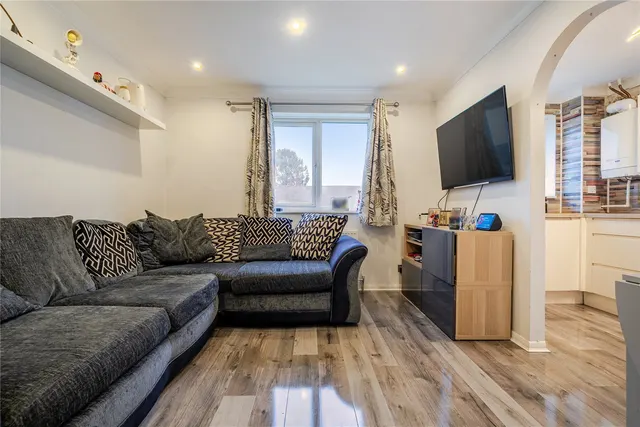 Photo 3 — Barcombe Close, Orpington, BR5
