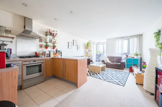 Photo 2 — 85 Carronade Court, Eden Grove, London
