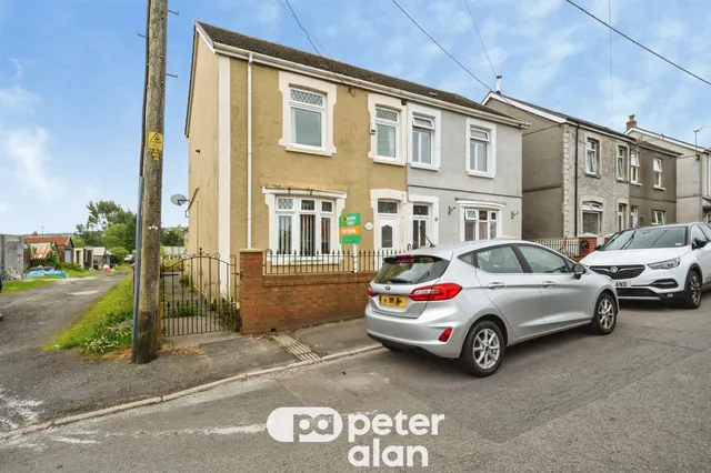 School Road, Neath, SA10, photo 1