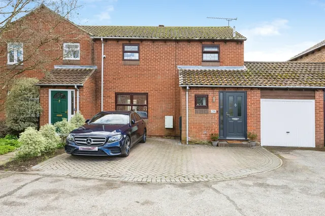 Chilcombe Way, Lower Earley, Reading, photo 1