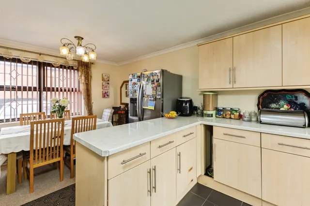 Photo 3 — Chilcombe Way, Lower Earley, Reading