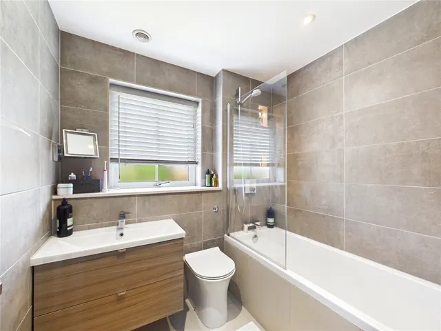 Shaw Close, Kirby Cross, CO13, photo 3
