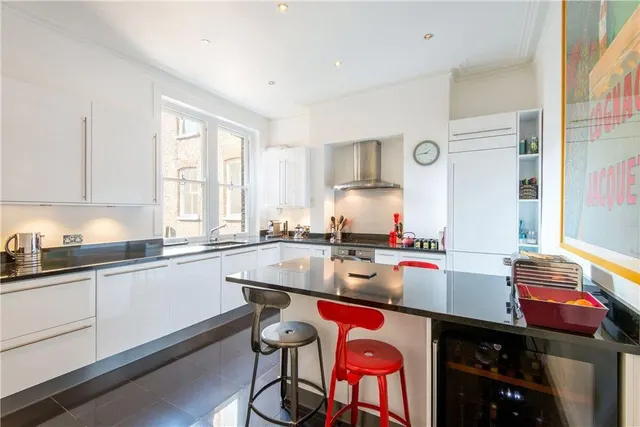 Antrim Road, London, NW3, photo 2
