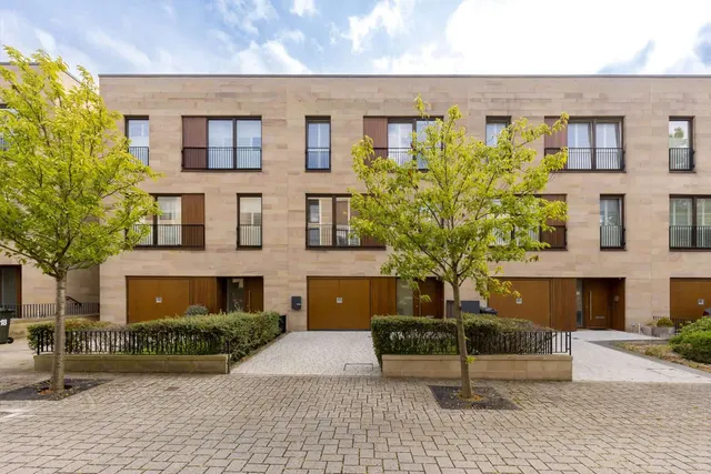 Photo 2 — Wallace Gardens, Murrayfield, Edinburgh, EH12 6HT