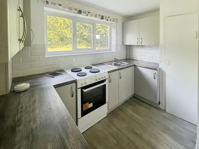 Highfield Road, Glossop, SK13, photo 3