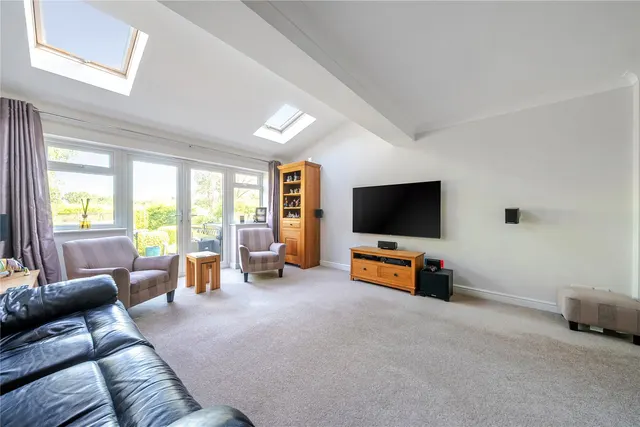 Photo 3 — Lovibonds Avenue, Orpington, BR6