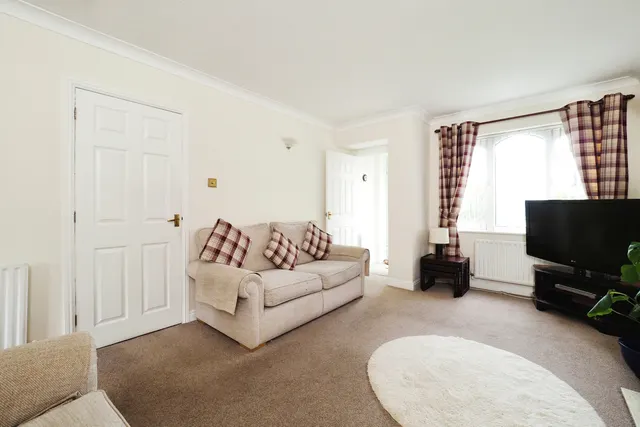 Photo 3 — Whitton Close, Beeston, Nottingham, Nottinghamshire, NG9
