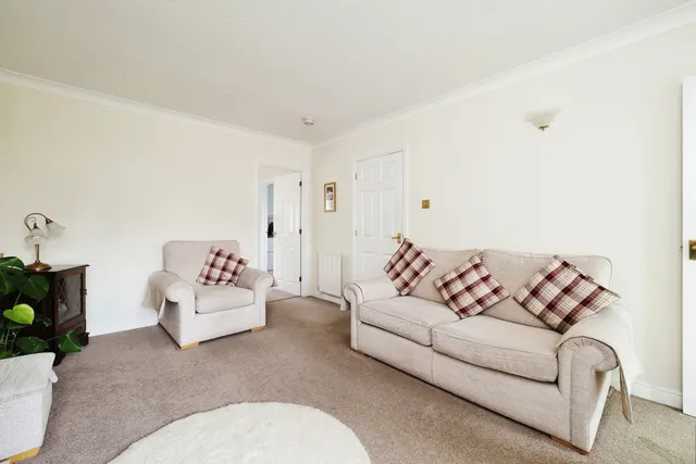 Photo 2 — Whitton Close, Beeston, Nottingham, Nottinghamshire, NG9