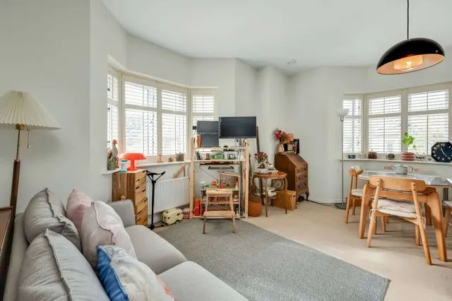 Poplar Road, Esher, KT10, photo 2