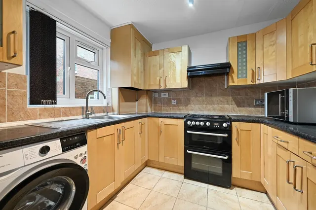 Blenheim Road, Northolt, UB5, photo 3