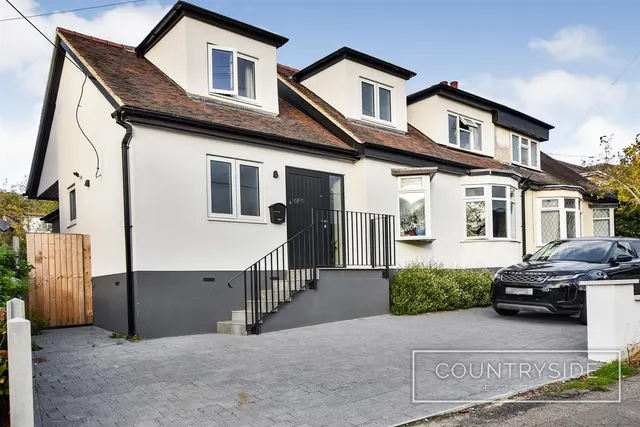 St. Marys Drive, Benfleet, photo 1