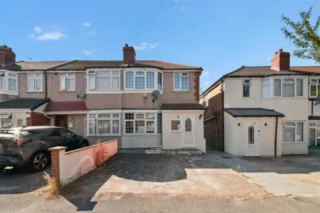 Whittington Avenue, Hayes