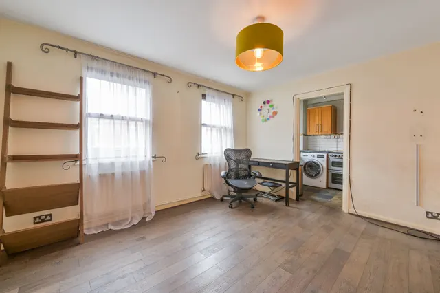Photo 2 — 2 Penn Court, 12 North End Road, London